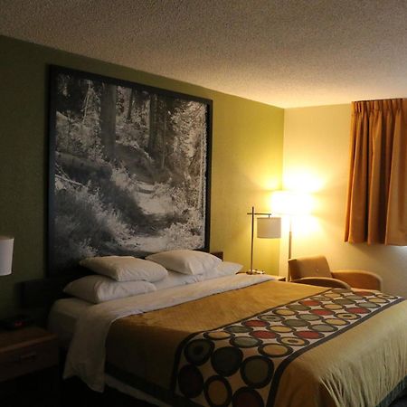 Super 8 By Wyndham Windsor/Madison North Hotel Room photo
