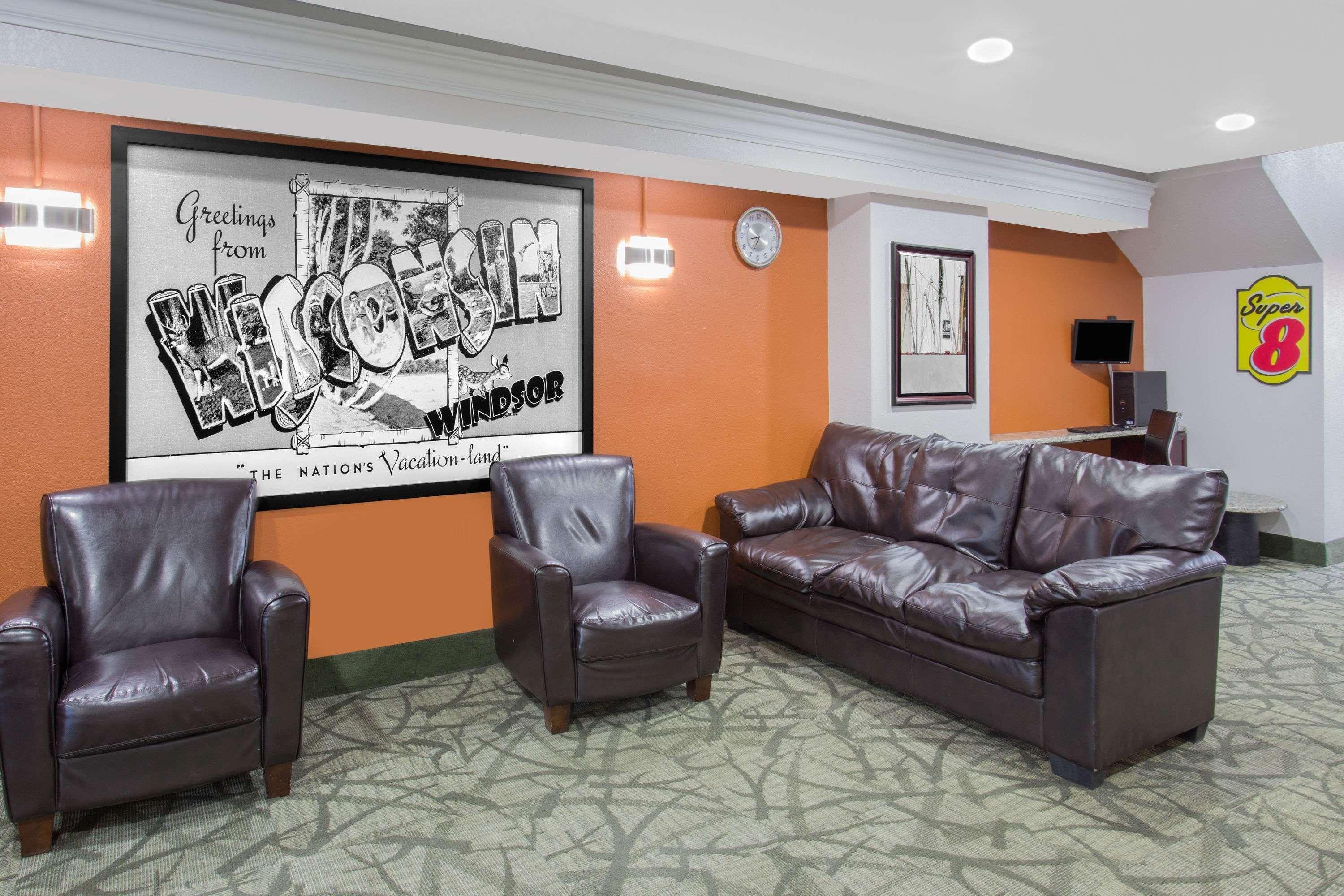 Super 8 By Wyndham Windsor/Madison North Hotel Exterior photo