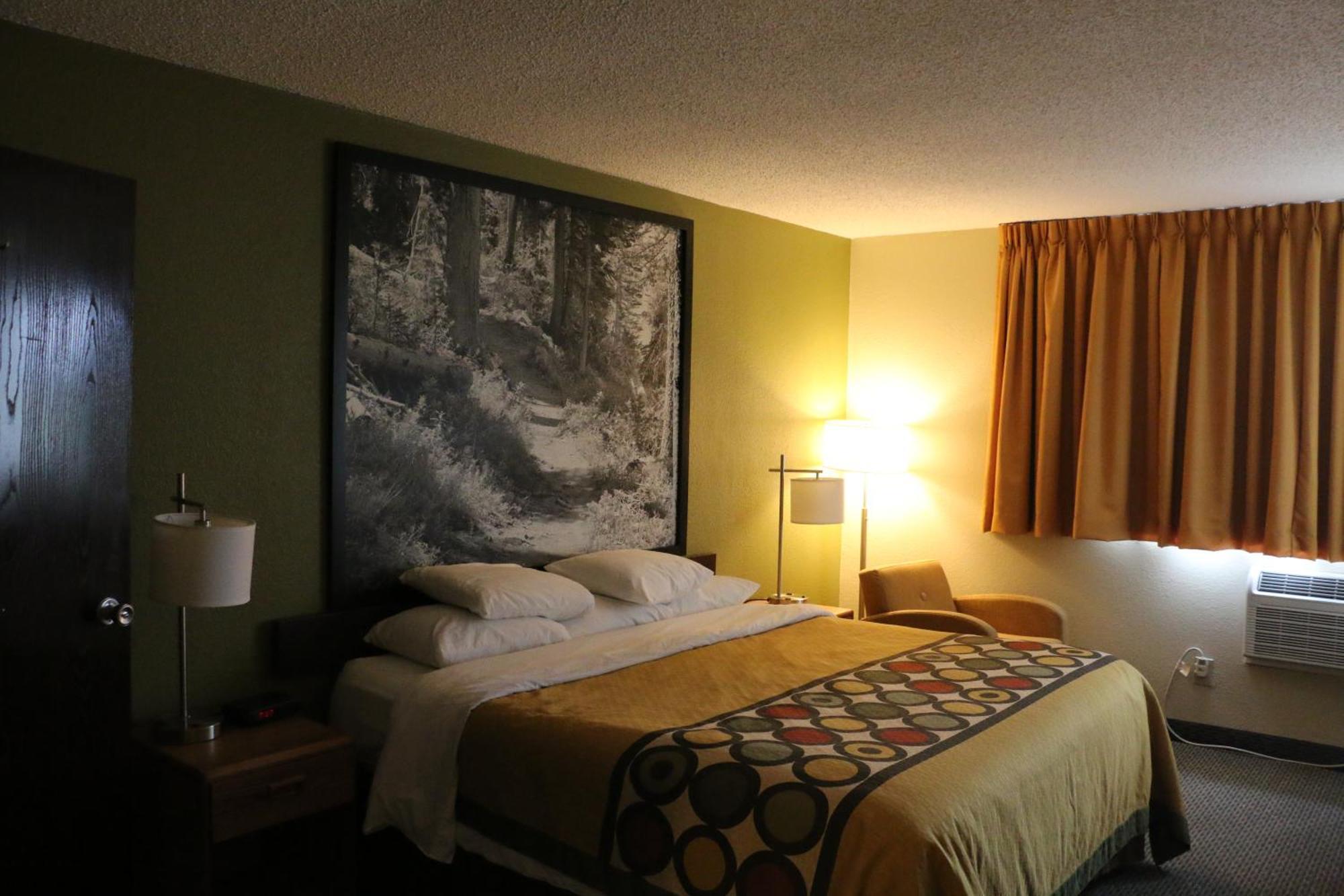 Super 8 By Wyndham Windsor/Madison North Hotel Room photo